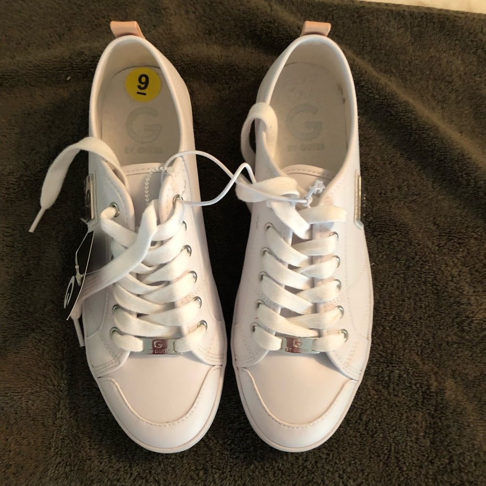 Guess leather tennis shoes